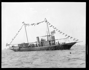 Steam yacht Valda flies YRU flag