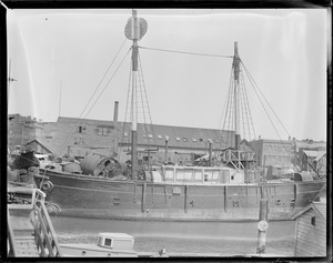 Lighthouse service - Chelsea, Mass. Old lightships come in for repairs and one to be junked.