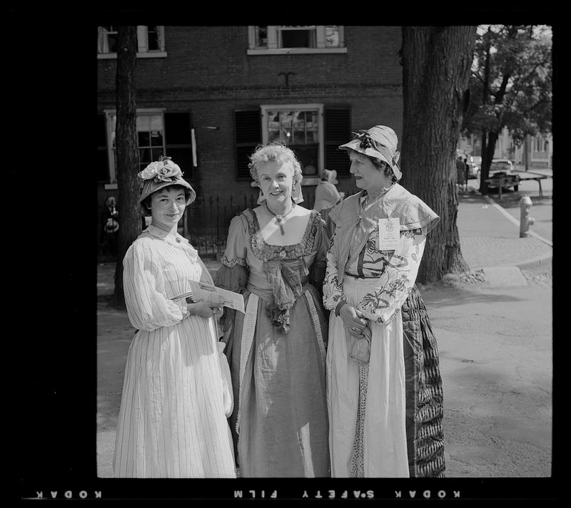 Three women, Chestnut Street Day