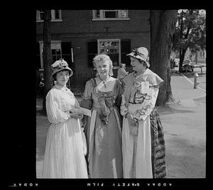 Three women, Chestnut Street Day