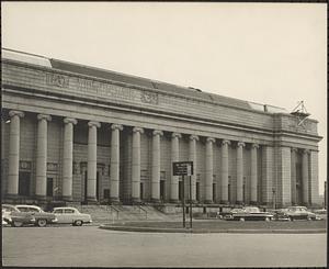 Exterior view of the Museum of Fine Arts, Boston, Fenway entrance