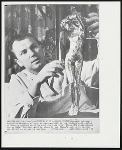 Sculptor With Aadland Statue--Joseph Dubronyi, Hungarian sculptor of nude actresses, exhibits the 18-inch gold statue of Beverly Aadland which he said the late Errol Flynn had commissioned him to make. Dubronyi said he plans to sue Flynn's estate to recover the $5,000 he claims is due him.