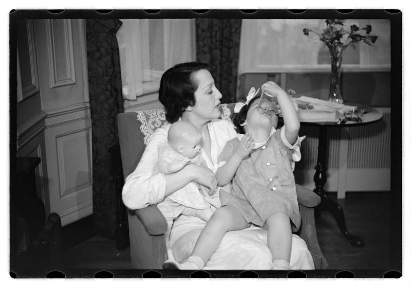 Bebe Daniels and family
