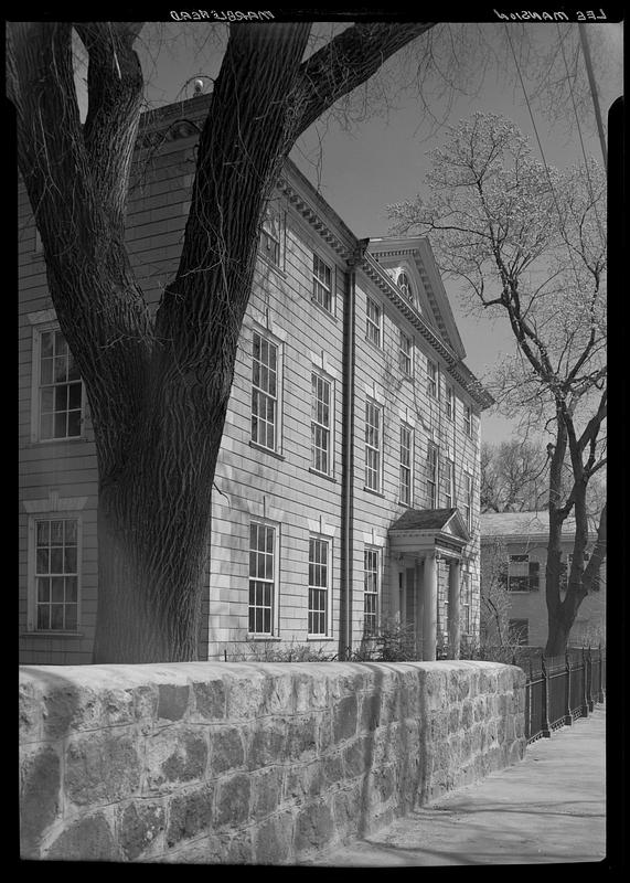 Marblehead, Lee Mansion, spring