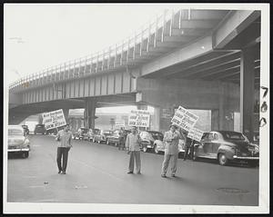 Pickets at Mystic Bridge-Members of the Building Service Employes Union local picket approaches to the Mystic River Bridge during morning rush hour in attempt to gain recognition as bargaining against for toll takers and maintenance men.