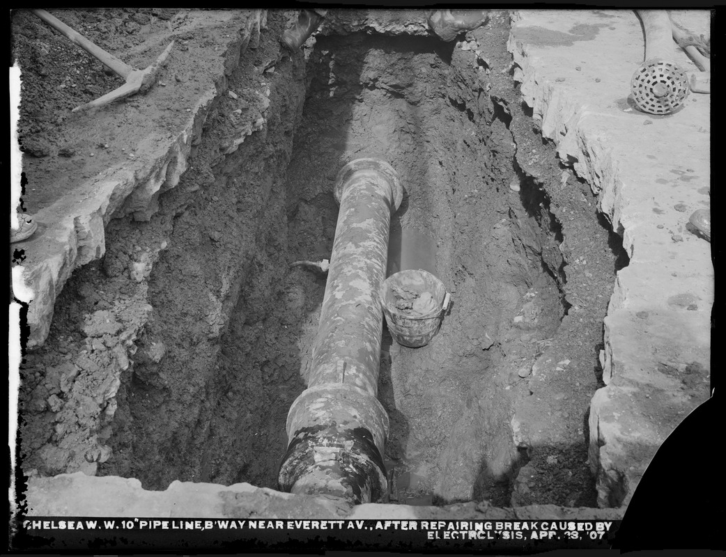 Electrolysis, Chelsea Water Works, Broadway near Everett Avenue, 10-inch pipe line, after repairing break caused by electrolysis; burst April 23, 1907 (compare with No. 6152), Chelsea, Mass., Apr. 23, 1907