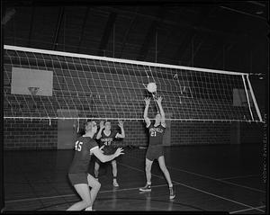 Volleyball, setting up a point