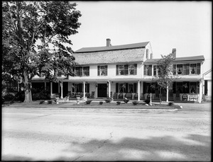Brookfield Inn with 1/4 garage, opposite River Street, Highway Post Road, Brookfield, Mass.