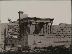 Caryatides prises de face