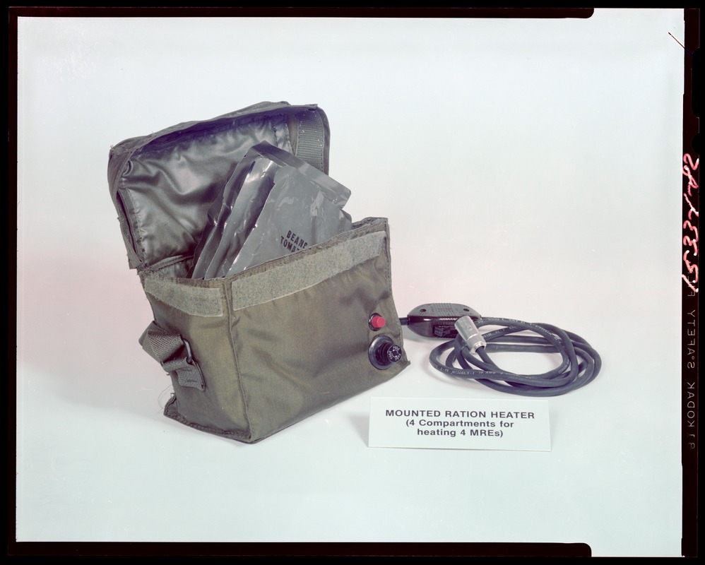 Mounted ration heater (4 compartments for heating 4 MREs)