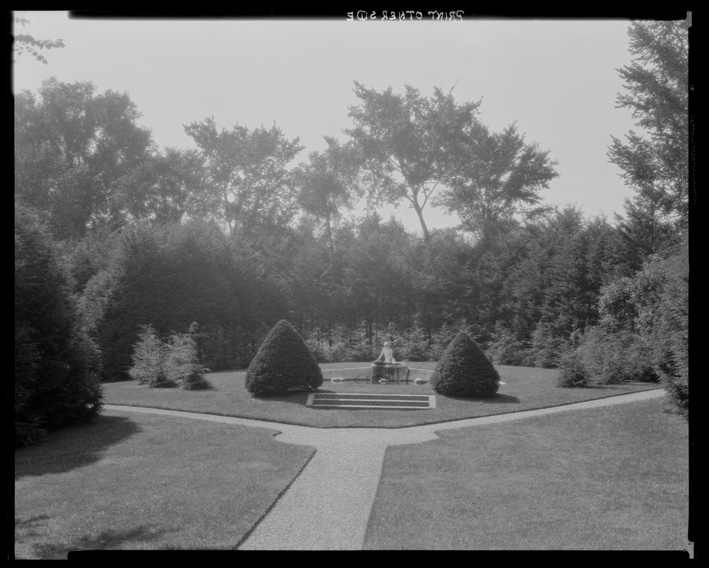 Groton Place: fountain landscape