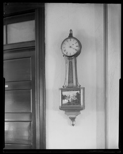Red Lion Inn: interior/antique clock on wall