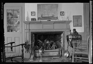 Daniels House, Salem: interior, fireplace