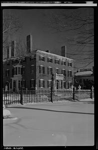 Salem, Washington Square, exterior