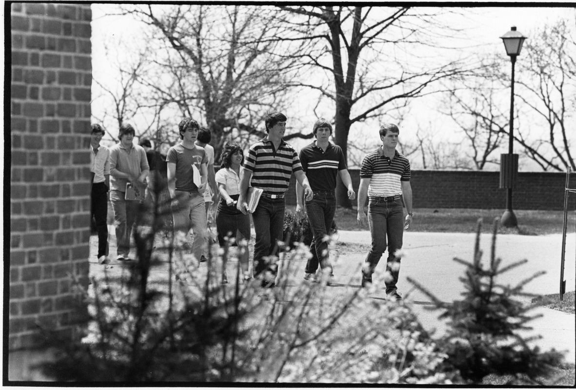 large-group-of-students-walk-across-campus-digital-commonwealth