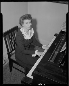 Selma Pelonsky, pianist