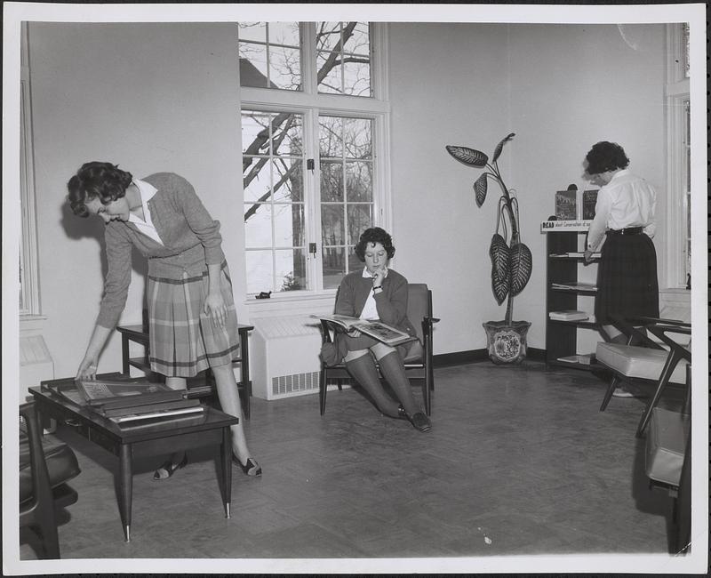 Sharon Public Library, adult lounge