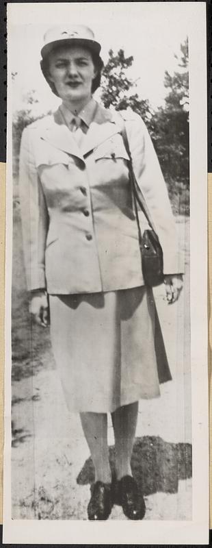 Sister of slain WAC also WAC lieutenant