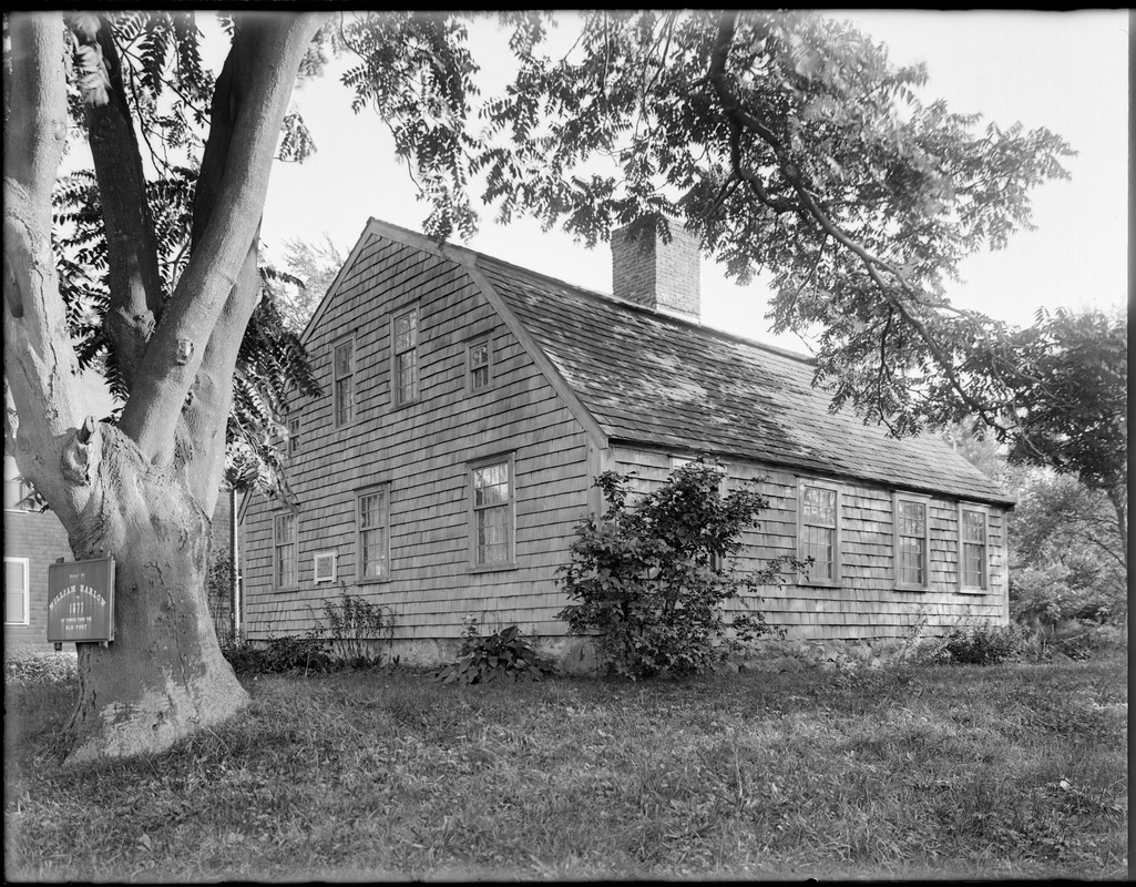 House built by William Harlow in 1677 of timber from the old fort. Plymouth, Mass.