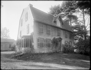 Front view of Old Manse, Concord, Mass.