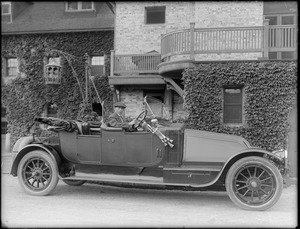 Auto and driver at Larz Anderson