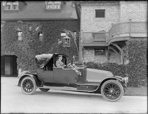 Auto and driver at Larz Anderson