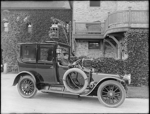 Auto and driver at Larz Anderson