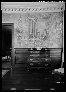 Marblehead, Lee Mansion, upper hall: paper, vertical panel and bombe chest, door into small parlor