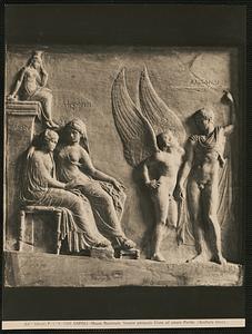 Napoli - Museo Nazionale. Venere persuade Elena ad amare Paride. (Scultura Greca)