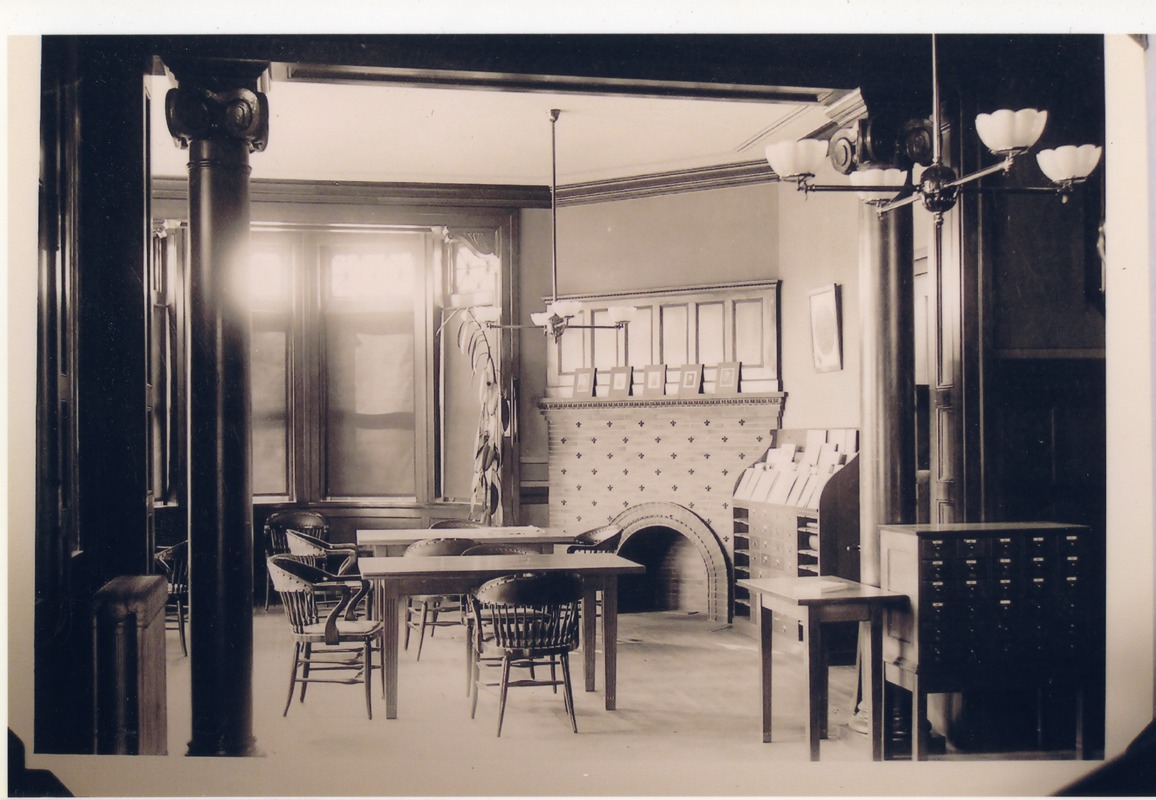 Howe Memorial Library reading room 1903