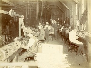 Snell Manufacturing Company workers 3