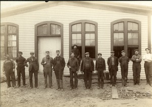 Snell Manufacturing Company workers 2