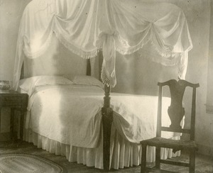 Bed in which Washington slept Taft Tavern