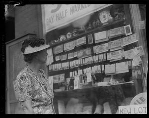 Lill in New York: stamp collection window