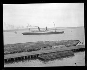 Unidentified ocean liner, possibly either the RMS Carmania or Caronia