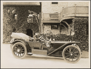 Auto and driver at Larz Anderson