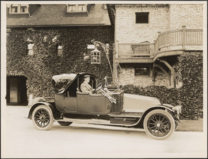 Auto and driver at Larz Anderson