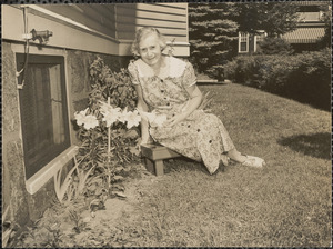 Mrs. Emma B. Hanna. 13 buds, Easter-Lilla