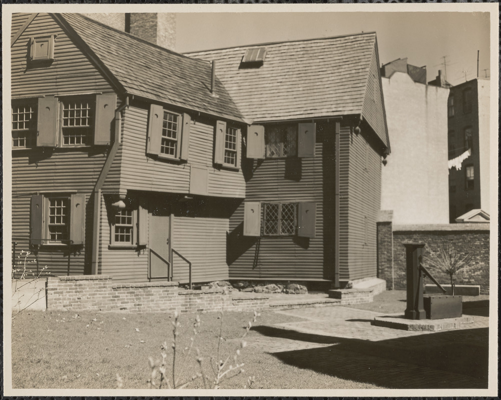 The historic old Moses Pierce-Hichborn House, 1680. 29 North Square, Boston, Mass.
