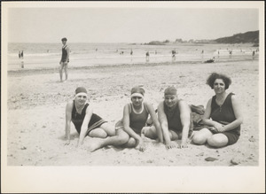 Alma, Racheal, Lillian, and Marian Abdalian on a beach