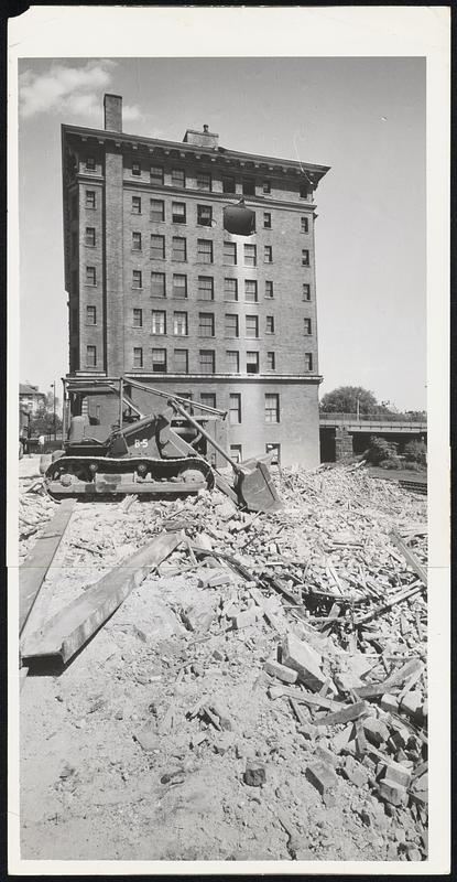 Newbury St. rear of Hotel Canterbury