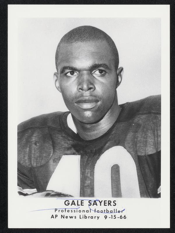 Gale Sayers. Professional footballer