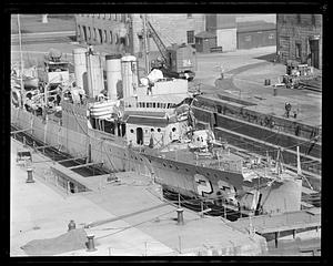 USS McFarland in Navy Yard drydock