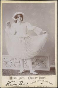 Fannie Davis, character dancer