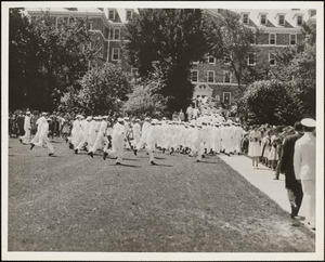 Sailors hurrying to leave Middlebury College V-12 unit