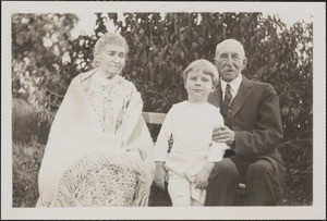 Donald Kelley as child in center