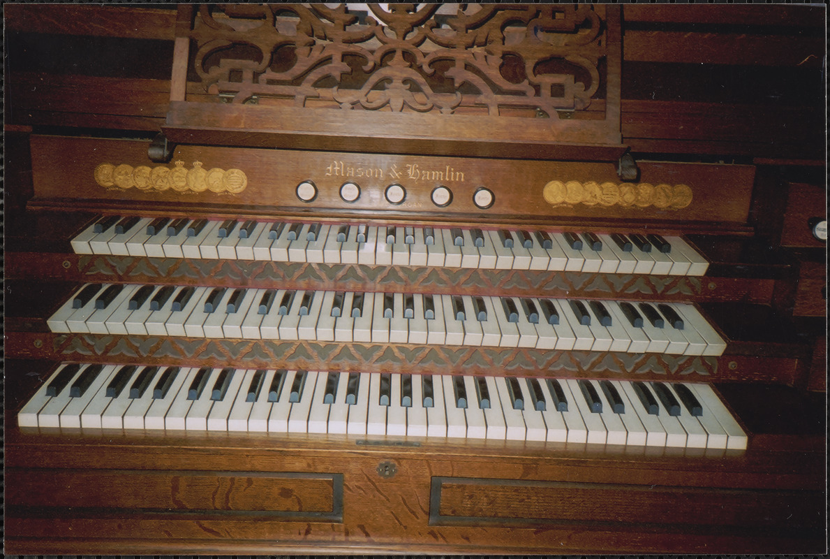 Crowell-Creltholme organ keyboard, in George Austin's Middleboro home