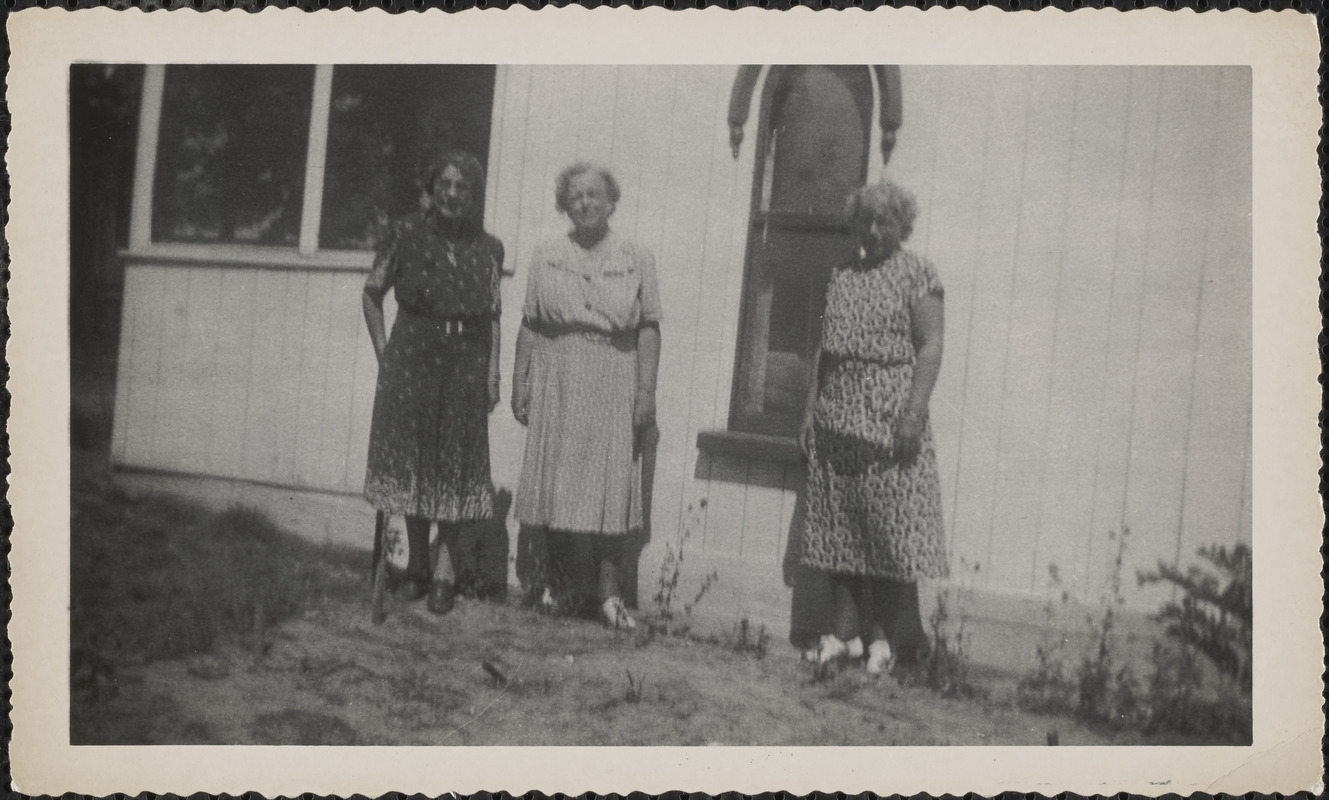 Minnie Sears, Bernice Sears, and Maude Barker at Bide-a-wee cottage