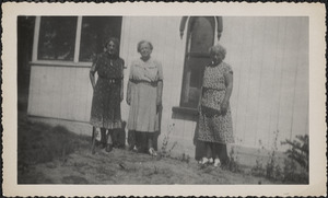 Minnie Sears, Bernice Sears, and Maude Barker at Bide-a-wee cottage