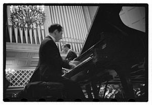 Sanroma Jesus at Boston Pops performance close ups from under the piano
